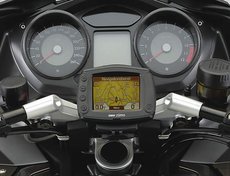 Щиток приборов сконфигурирован «по-автомобильному». GPS-навигатор — опция